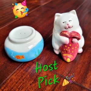 Vtg NEW Salt & Pepper Shakers Cat Salt & Pepper Shakers Cat Lovers gift figurine